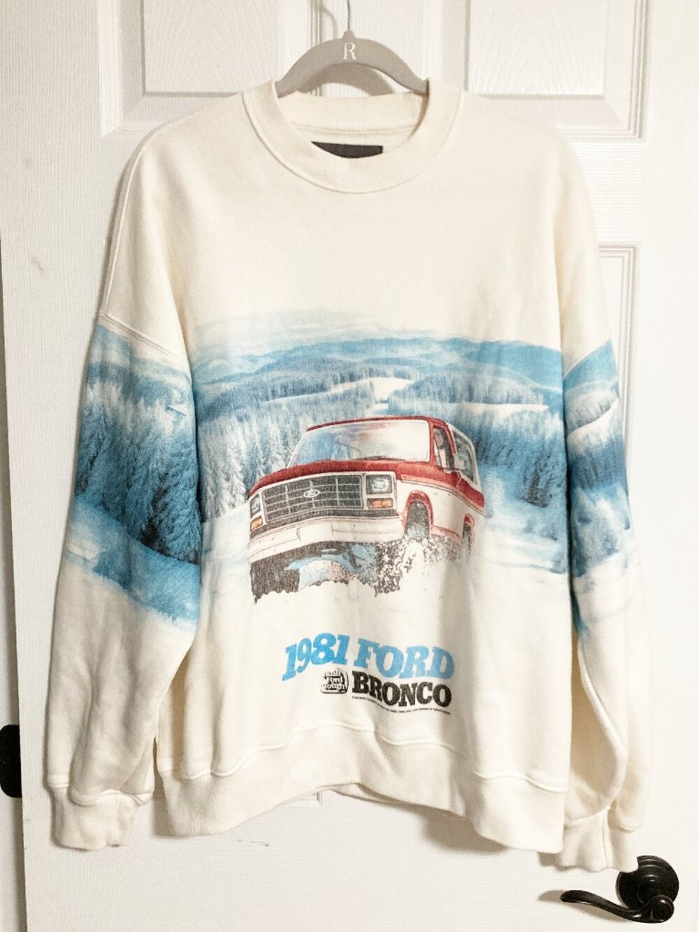 Abercrombie & Fitch Soft AF Essentials Ford Bronco Crew Neck Sweatshirt Size L